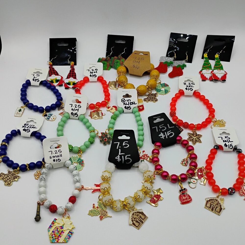 11 Christmas charm bracelets for adults + 4 free pairs of earrings